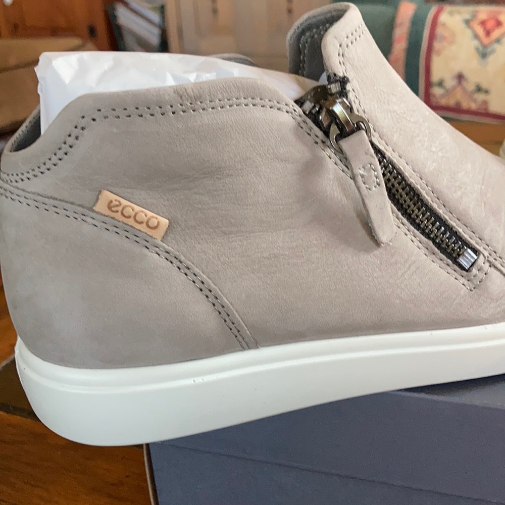 Ecco size 40 (9-9.5) low cut bootie